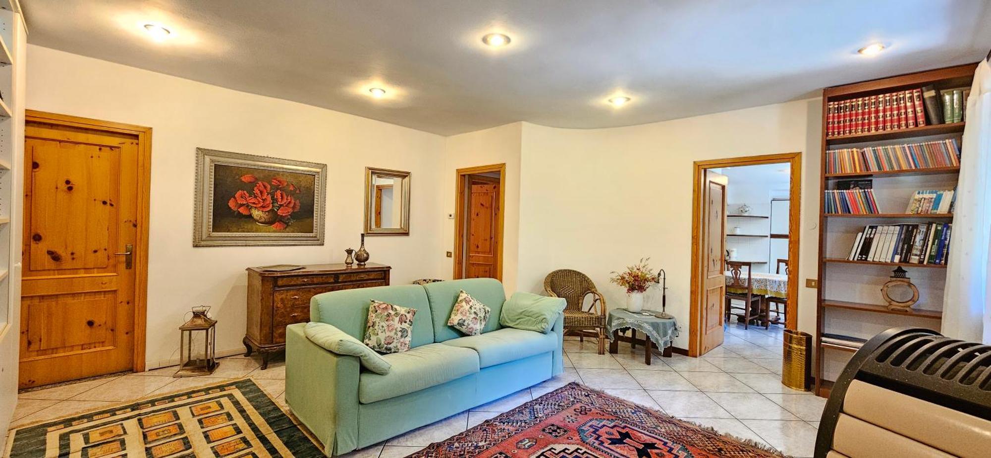 Appartamento Con Ingresso Autonomo, Giardino Privato E Portico Introbio Buitenkant foto